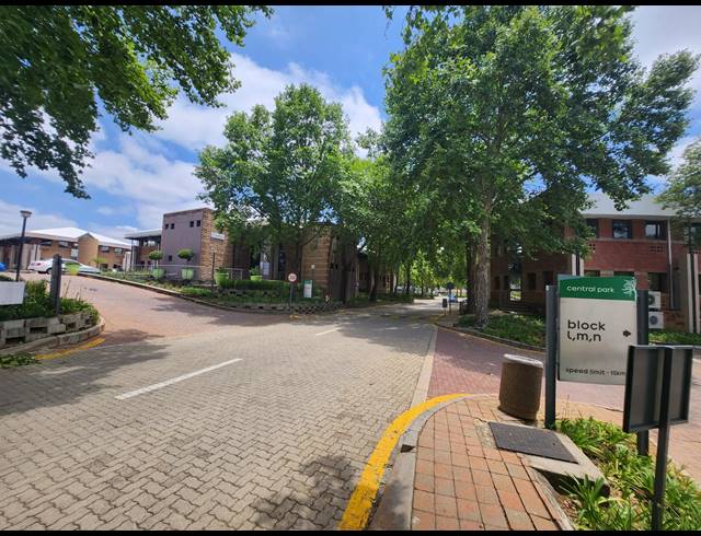 1,380M² OFFICE TO LET IN RANDJESPARK